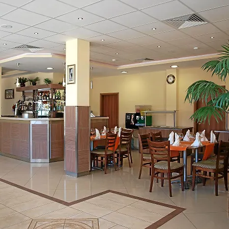 Black Sea - Breakfast, Pool & Free Parking 3* 오브조르