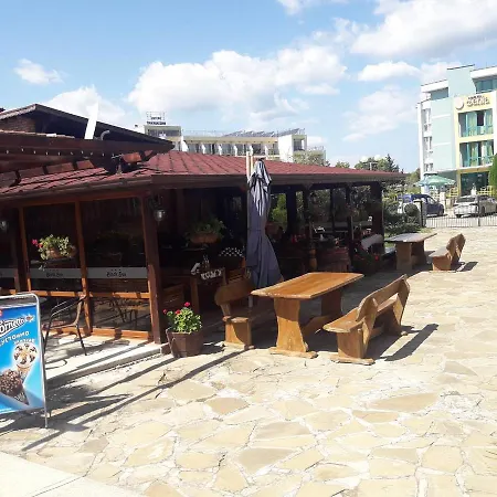 Szálloda Black Sea - Breakfast, Pool & Free Parking 3*