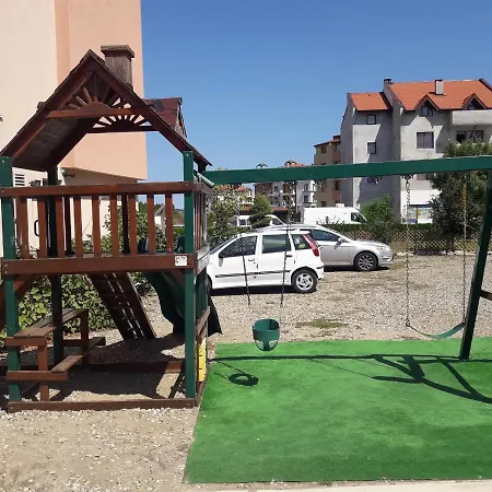 Black Sea - Breakfast, Pool & Free Parking 3* 오브조르