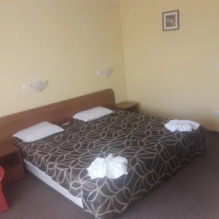 Black Sea - Breakfast, Pool & Free Parking Szálloda 3*