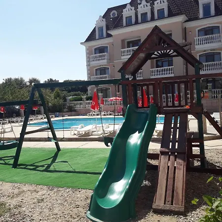 Black Sea - Breakfast, Pool & Free Parking 3*