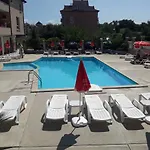 Black Sea - Breakfast, Pool & Free Parking Hotel