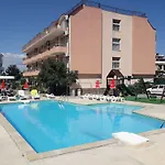 Black Sea - Breakfast, Pool & Free Parking Obsor