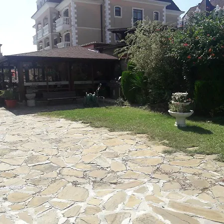 Black Sea - Breakfast, Pool & Free Parking