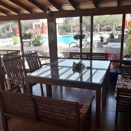 Black Sea - Breakfast, Pool & Free Parking Hotell 3*