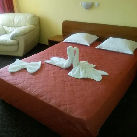 Black Sea - Breakfast, Pool & Free Parking Hotell