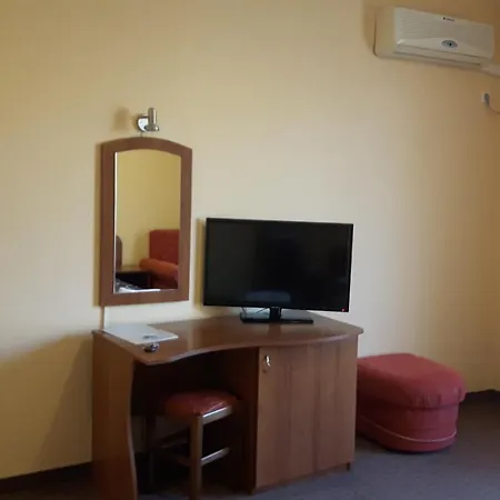 Hotel Black Sea - Breakfast, Pool & Free Parking 3*