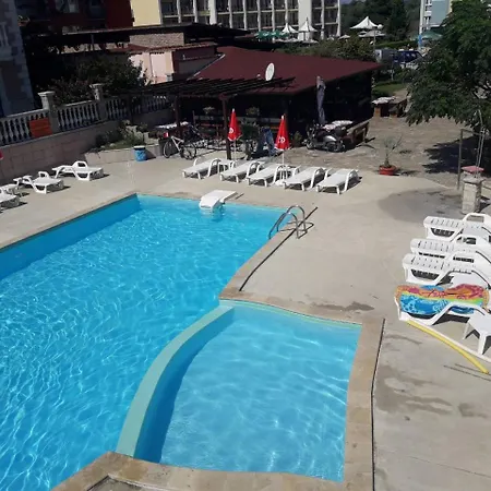 Black Sea - Breakfast, Pool & Free Parking Hotell