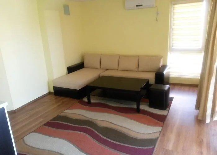 Black Sea - Breakfast, Pool & Free Parking 奥布佐尔