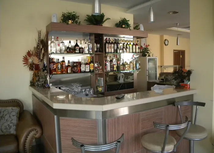 Black Sea - Breakfast, Pool & Free Parking 3* 奥布佐尔