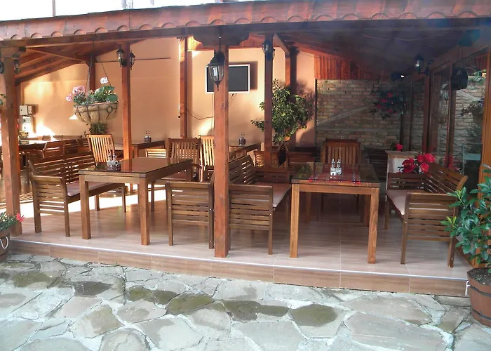 Black Sea - Breakfast, Pool & Free Parking 3* 奥布佐尔