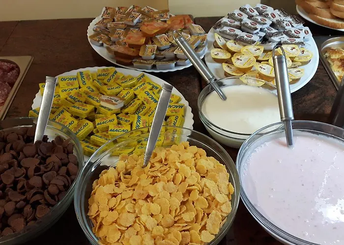 Black Sea - Breakfast, Pool & Free Parking 奥布佐尔