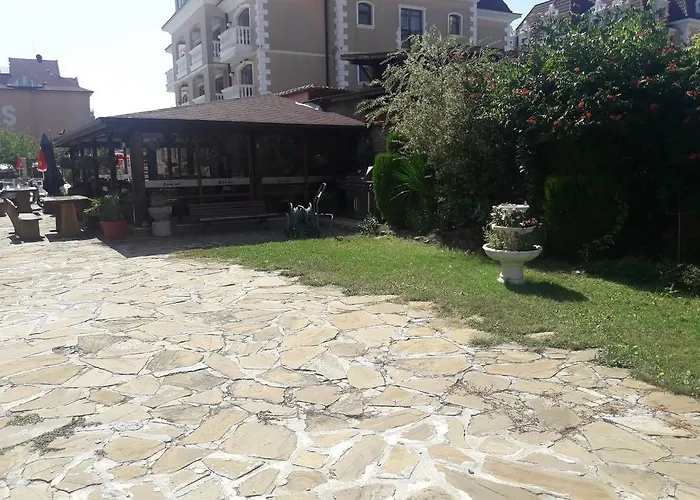 Black Sea - Breakfast, Pool & Free Parking