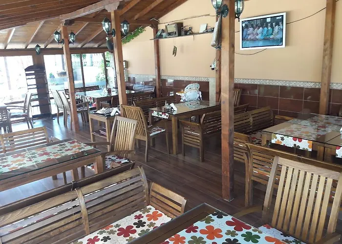 Black Sea - Breakfast, Pool & Free Parking 酒店