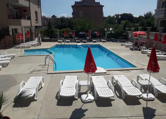 Black Sea - Breakfast, Pool & Free Parking 酒店