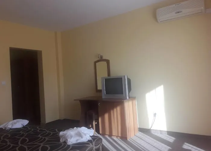 酒店 Black Sea - Breakfast, Pool & Free Parking 奥布佐尔