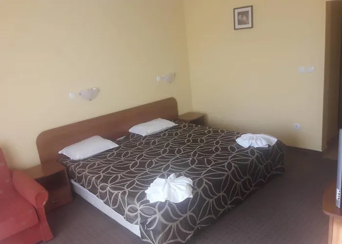 Black Sea - Breakfast, Pool & Free Parking 酒店 3*