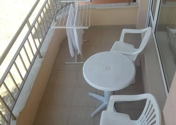 Black Sea - Breakfast, Pool & Free Parking 酒店 3*