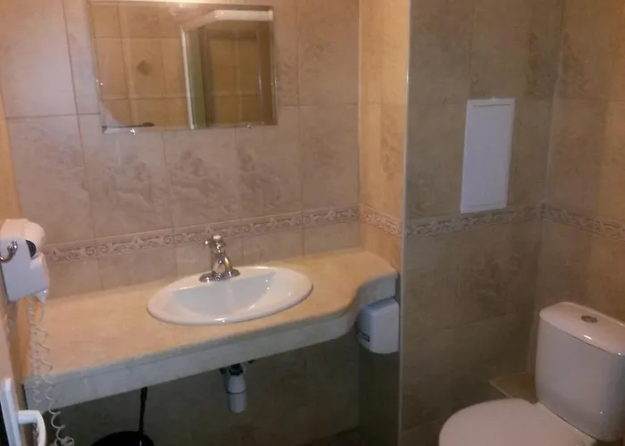 Black Sea - Breakfast, Pool & Free Parking 酒店